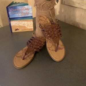 Blowfish, NEW NEVER WORN, BROWN thong braided sandals. Mara Meteorite Metor.